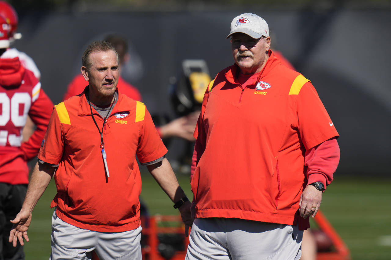 Kansas City Chiefs head coach Andy Reid, right, talks with defensive coordinator Steve Spagnuolo du...