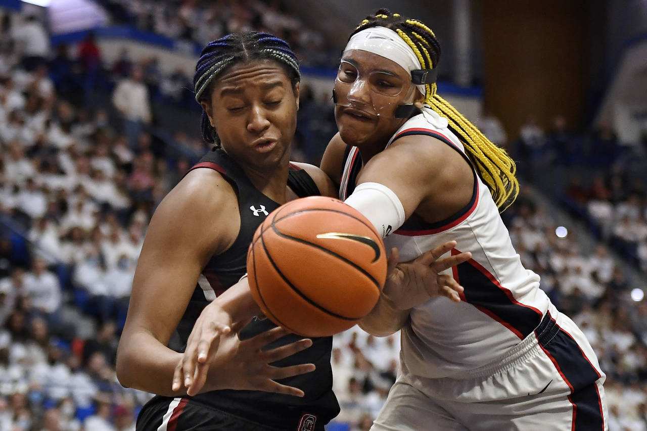 UConn's Aaliyah Edwards knocks the ball from South Carolina's Aliyah Boston, left, in the first hal...