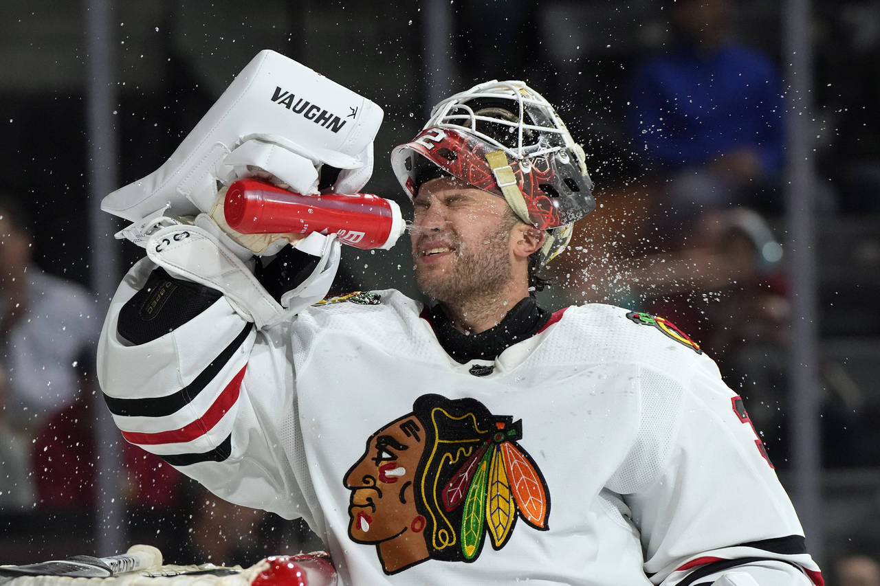 Chicago Blackhawks goaltender Alex Stalock cools off in the first period during an NHL hockey game ...