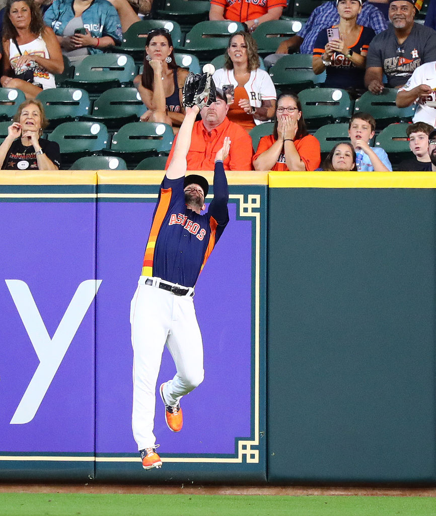 Suárez hits two-run homer as Mariners hold on for 7-6 win over Astros to  complete series sweep