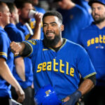 Eugenio Suárez carries Mariners to 7-5 win over Royals as team grabs share  of 1st place in AL West