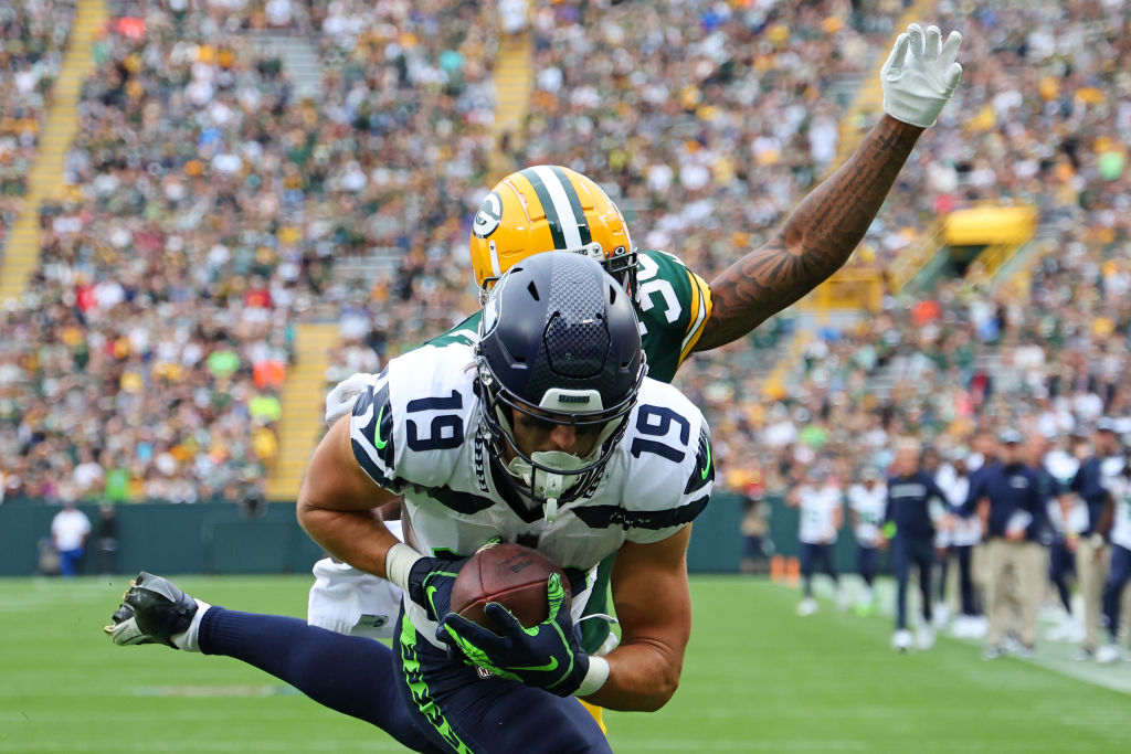 Seahawks preseason star Jake Bobo hauls in long TD vs Packers - Seattle  Sports