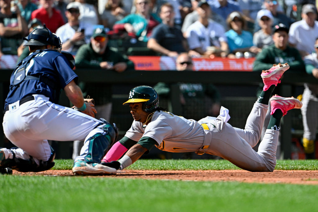 Mariners close out August with 21 wins after rallying past Oakland for 5-4  victory - ABC7 San Francisco