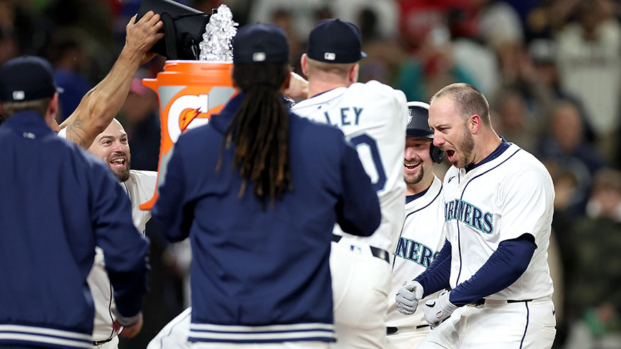 Mitch Garver's walkoff homer lifts Seattle Mariners past Braves 2-1
