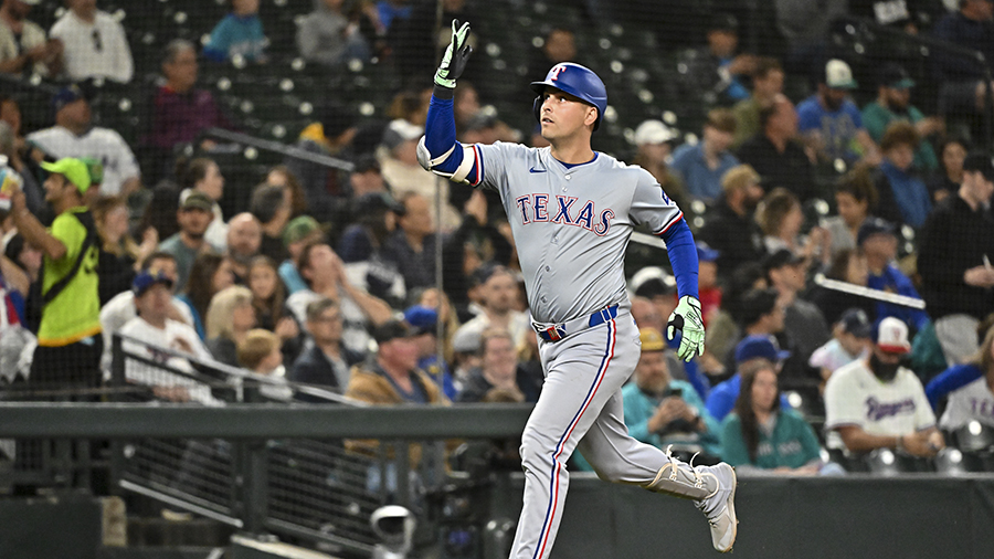 Texas Rangers Nathaniel Lowe home run Seattle Mariners 2024...