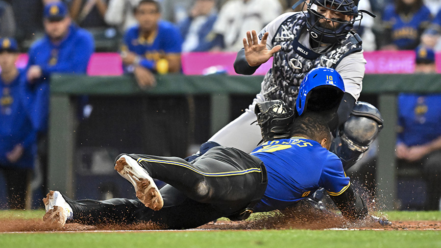 Seattle Mariners Victor Robles steal home...