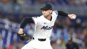 Mariners call up reliever ahead of series finale vs Twins