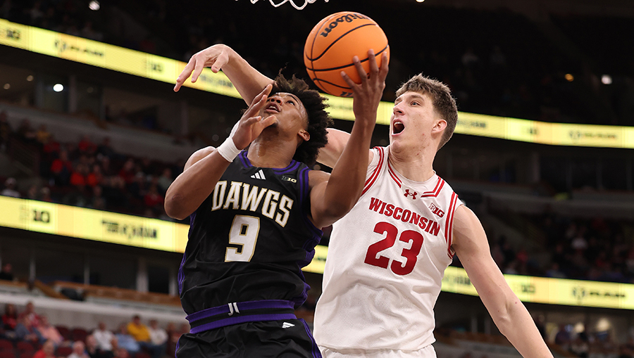 UW Huskies Wesley Yates III...