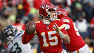 Patrick Mahomes cleared for Chiefs training camp after knee surgery
