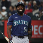 Mariners drop opener of big series vs Rangers 5-4