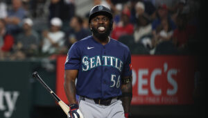 Mariners drop opener of big series vs Rangers 5-4