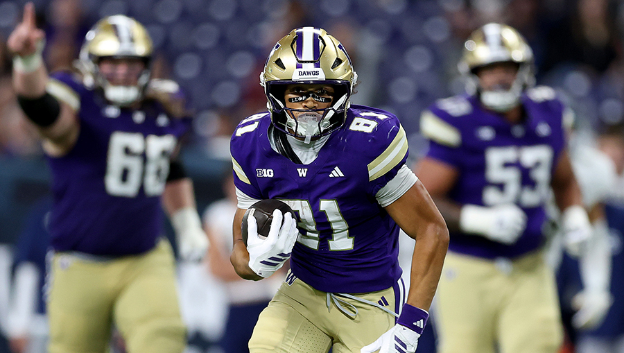 UW Huskies Dezmen Roebuck...