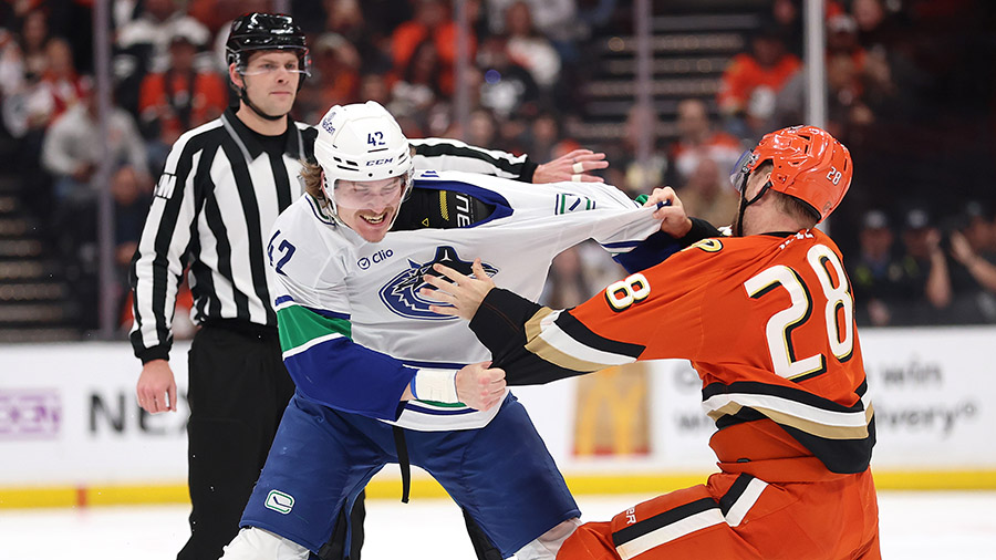Seattle Kraken Curtis Douglas fight...