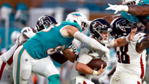 Seahawks sign former UFL edge rusher, waive WR