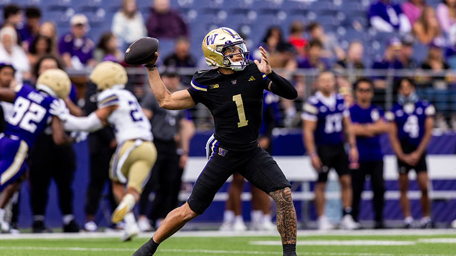 UW Huskies Demond Williams Jr. throws pass spring game 2026...