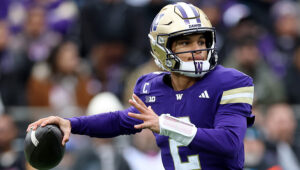 No. 19 UW Huskies escape with 16-14 win over Utah State