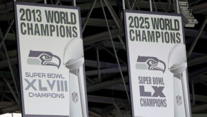 Seahawks reveal Super Bowl banner in front of Patriots