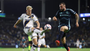 Arriola scores late to rally Sounders to 1-1 draw with Galaxy