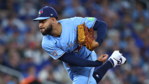 Mariners sign former top prospect to minors deal