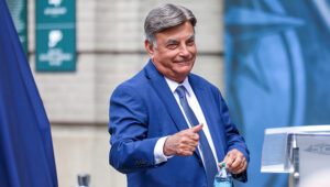 Watch: Rick Rizzs shares stories from legendary career as voice of M’s