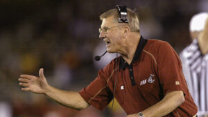 WSU Cougars to honor Bill Doba, Jim Walden on helmets