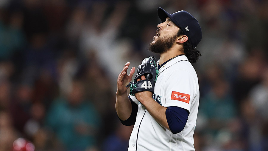 Seattle Mariners Andrés Muñoz knee injury concern...