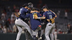 Raleigh, Naylor carry Seattle Mariners past Los Angeles Angels 7-2