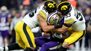 No. 20 Iowa races to big lead, steamrolls UW Huskies 41-24
