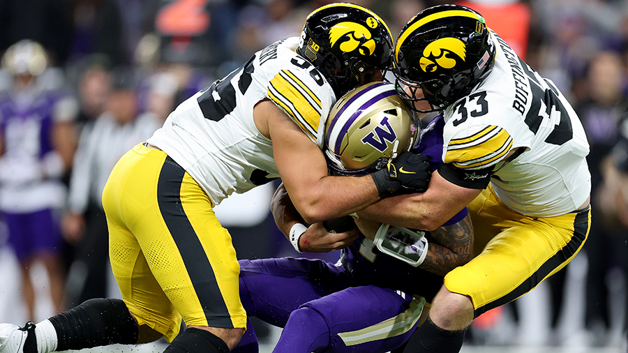 Iowa sacks UW Huskies Demond Williams 2026...