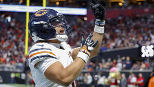 Former UW Huskies star ties NFL record in season debut