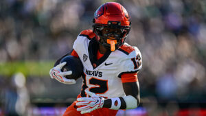 Nation’s leading receiver staying with Oregon State for 2027