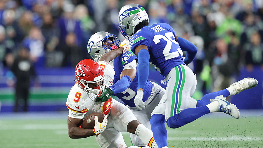 Seahawks smother previously unbeaten Chiefs 20-3