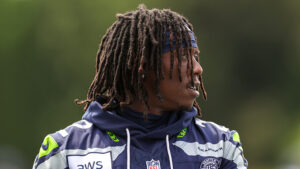 Seahawks list season-high 18 players on injury report