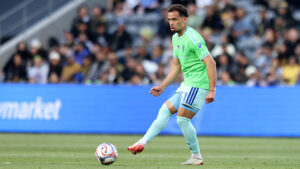 Sounders blank Revolution 3-0 to extend unbeaten streak