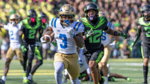 No. 21 UCLA downs No. 13 Oregon 17-15 at Autzen