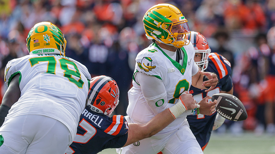 Oregon Ducks fire offensive coordinator...