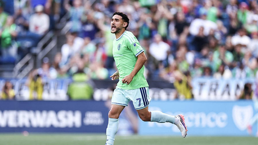 Seattle Sounders Cristian Roldan...