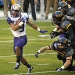 Washington fullback Myles Gaskin (9) takes off on an 86 yard touchdown run against Southern Mississippi defenders Elijah Parker (16), Naim Mustafaa (92) and Draper Riley (9) during the second half of the Heart of Dallas Bowl NCAA college football game, Saturday, Dec. 26, 2015, in Dallas. Washington won 44-31. (AP Photo/Ron Jenkins)