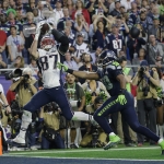 New England Patriots tight end Rob Gronkowski (87) catches a 22-yard touchdown pass against Seattle Seahawks outside linebacker K.J. Wright (50) during the first half of NFL Super Bowl XLIX football game Sunday, Feb. 1, 2015, in Glendale, Ariz. (AP Photo/Kathy Willens)
