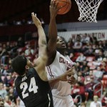 
              Washington State's Ike Iroegbu, right, shoots against Colorado's George King (24) during the first half of an NCAA college basketball game Saturday, Jan. 23, 2016, in Pullman, Wash. (AP Photo/Young Kwak)
            